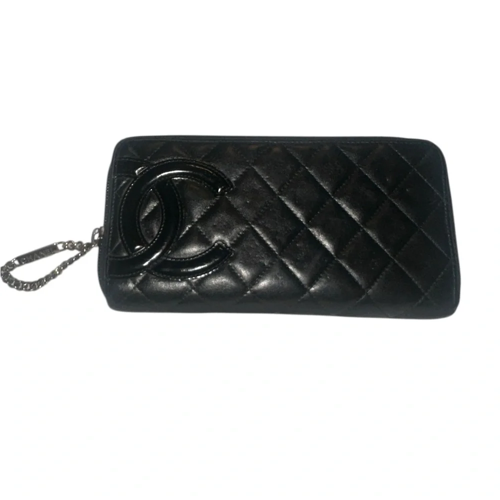 CHANEL Black Quilted Zipper Wallet